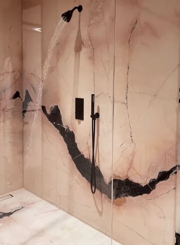 The Internet Is Dragging Kylie Jenner For The Terrible Shower Pressure In Her 36m Mansion Stuff Co Nz